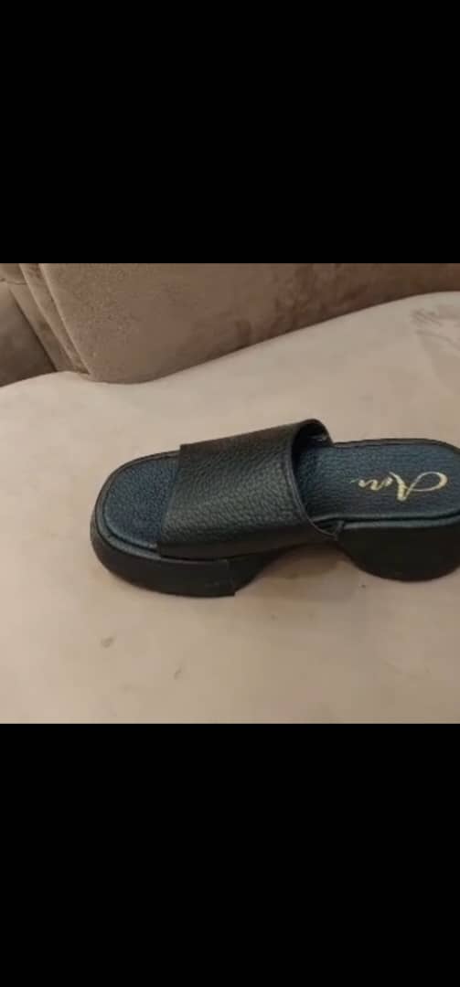 Sandales mules noires à talon compensé