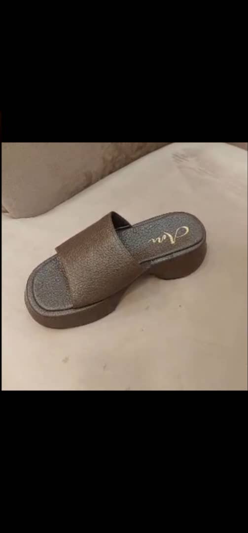 Sandales mules noires à talon compensé