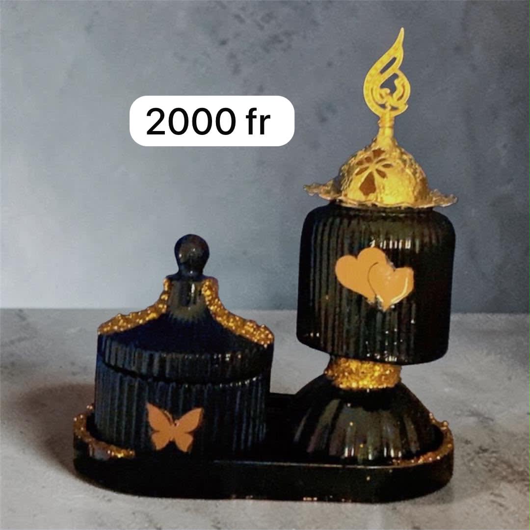 Coffret décoratif noir et or avec pot à parfum