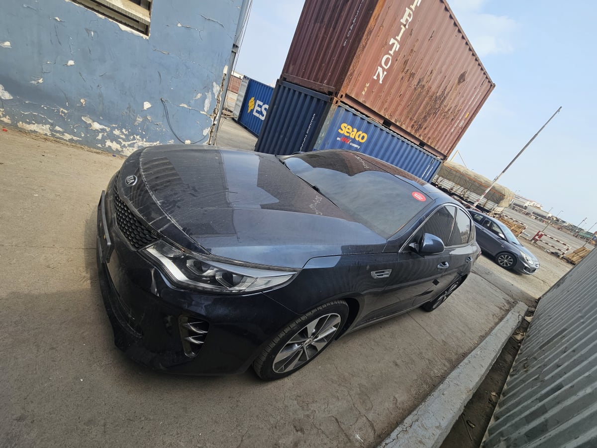 Kia K5 2018 full option avec un toit panoramique