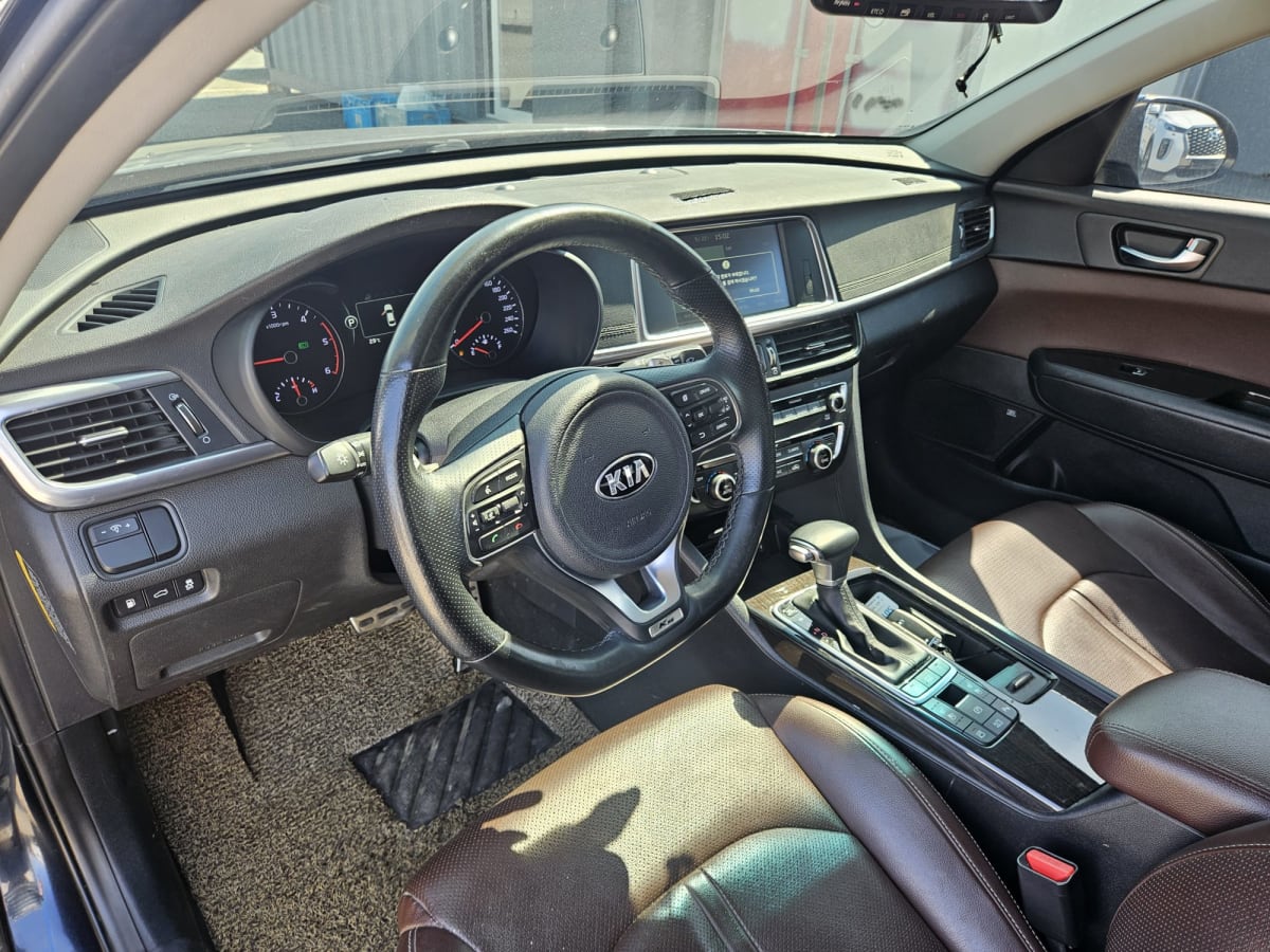 Kia K5 2018 full option avec un toit panoramique