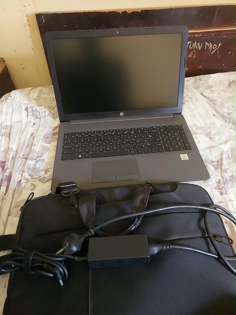 PC portable HP Core i3 en très bon état avec sacoche