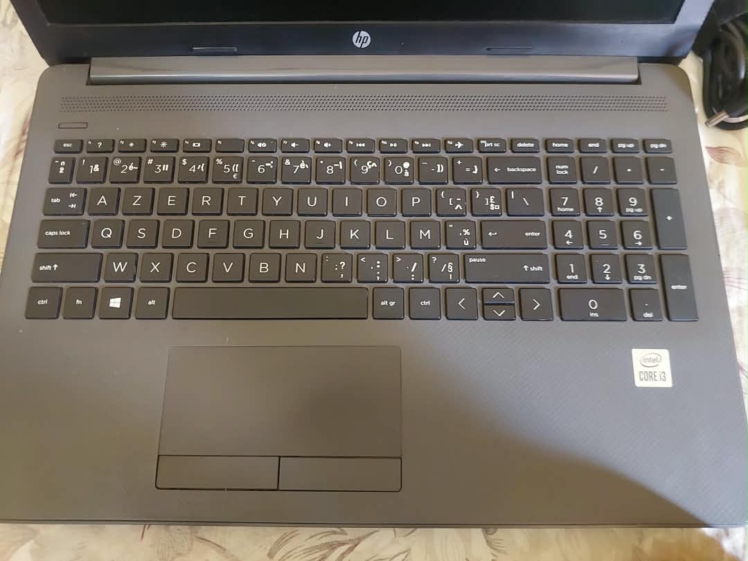PC portable HP Core i3 en très bon état avec sacoche