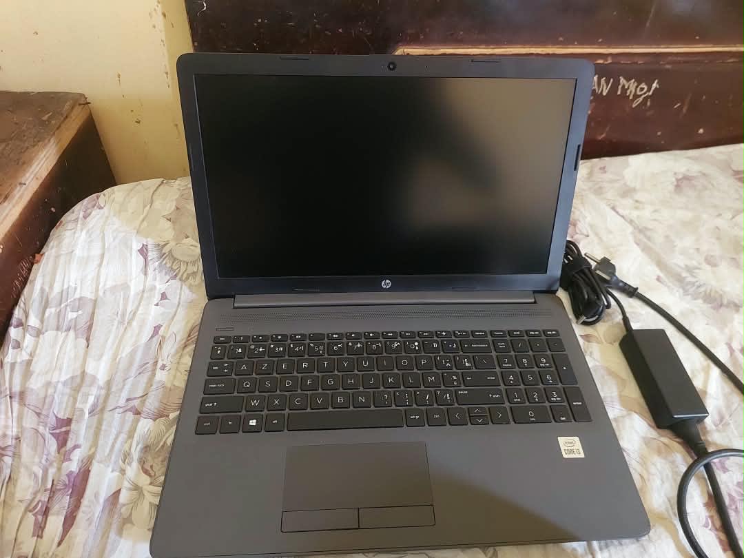 PC portable HP Core i3 en très bon état avec sacoche