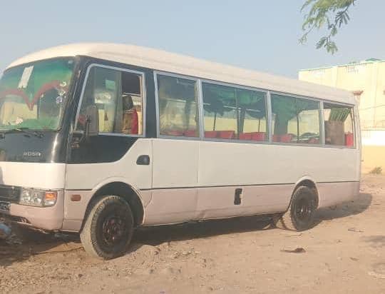 Minibus Coaster 30 places, idéal transport collectif