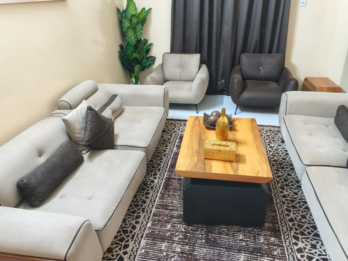 Salon complet 5 places avec table basse en bois