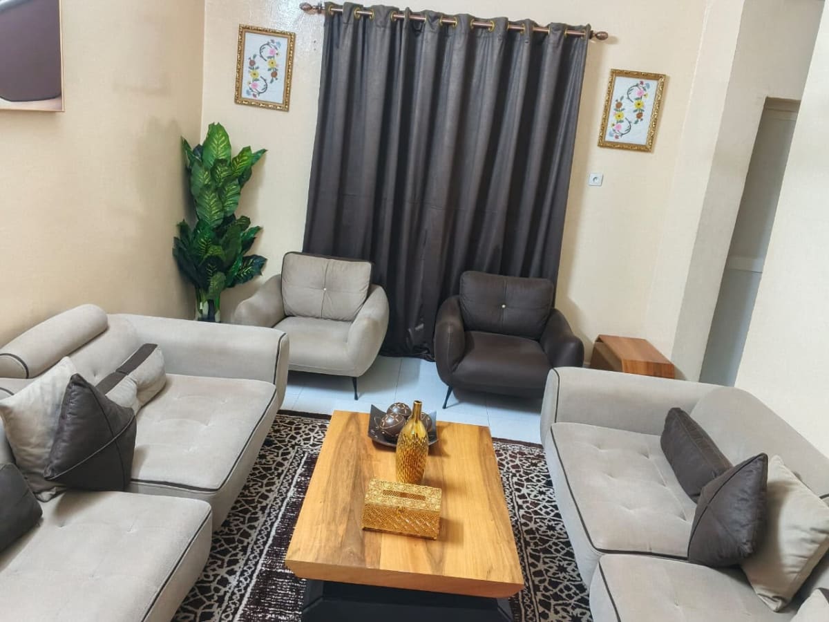 Salon complet 5 places avec table basse en bois