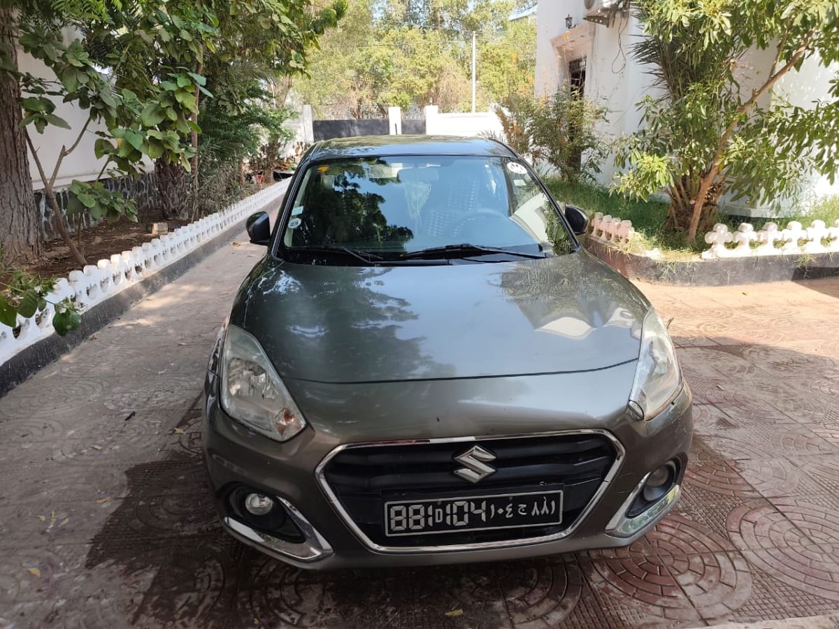 Suzuki Dzire grise en très bon état à saisir