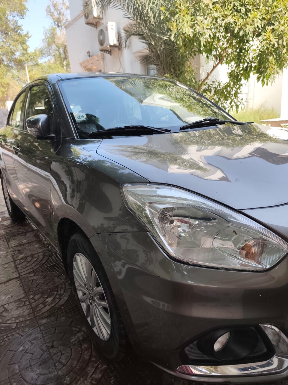 Suzuki Dzire grise en très bon état à saisir
