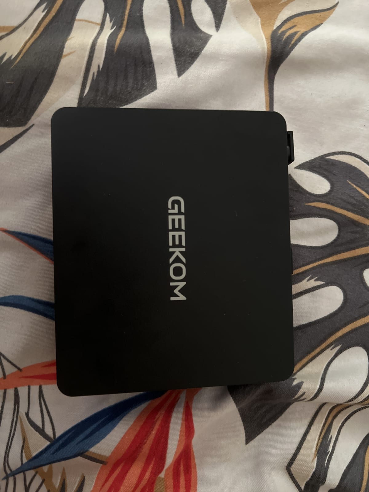 Pack PC GEEKOM + Écran KYY 15,6” + Clavier & Souris sans fil