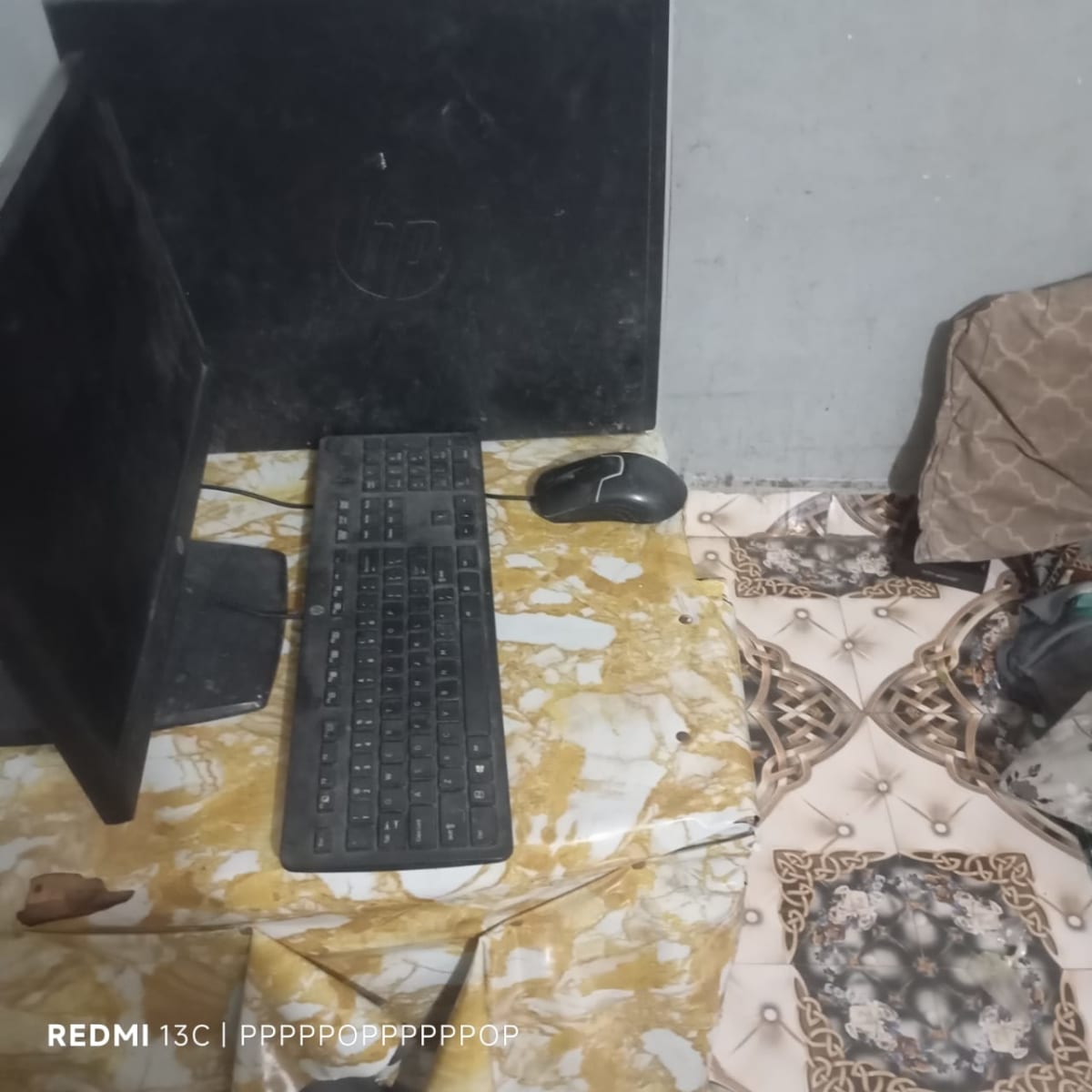 Ordinateur de bureau complet HP avec écran, clavier et souris