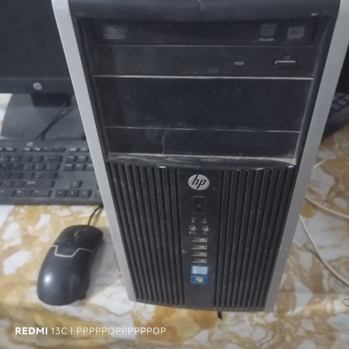 Ordinateur de bureau complet HP avec écran, clavier et souris
