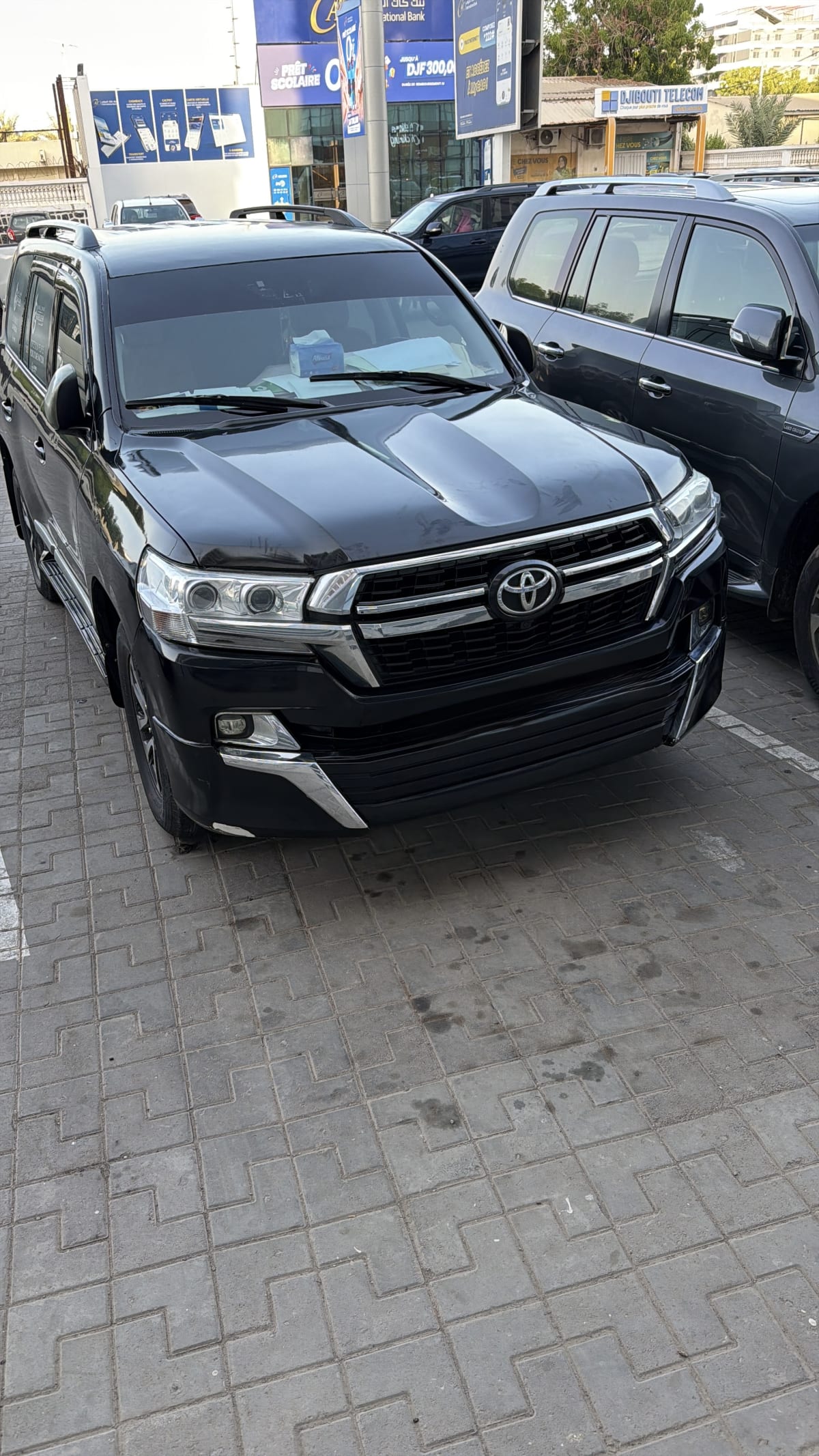 Toyota Land Cruiser V8 noir, look 2022, 178 000 km