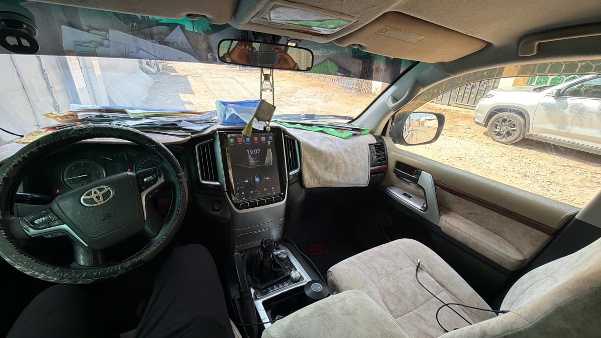 Toyota Land Cruiser V8 noir, look 2022, 178 000 km