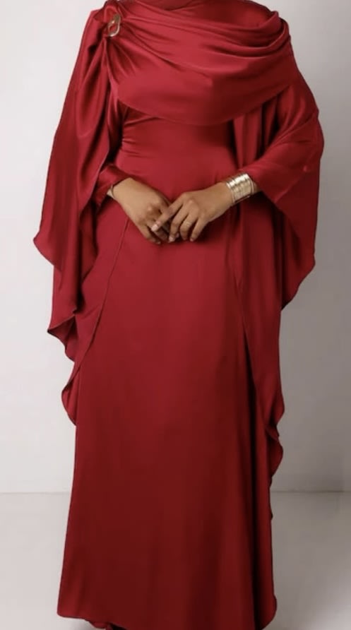 Robe en satin rouge