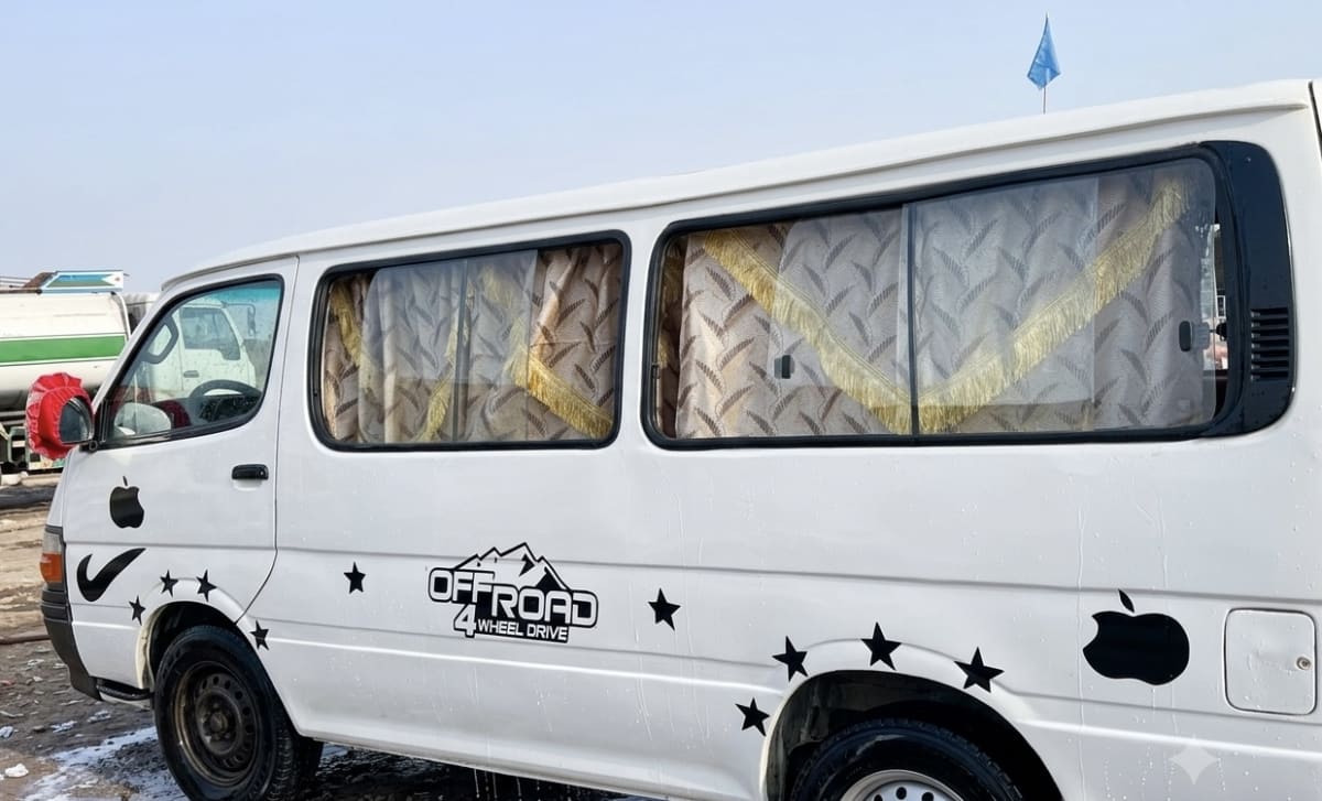 Toyota Hiace mini bus rénové, prêt à rouler