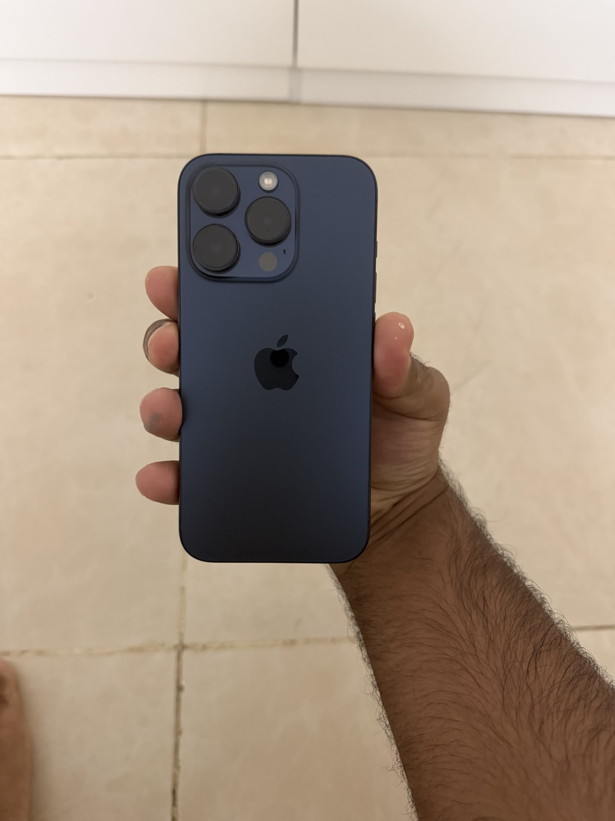 iPhone 15 Pro 256 Go Bleu Titane en bon état