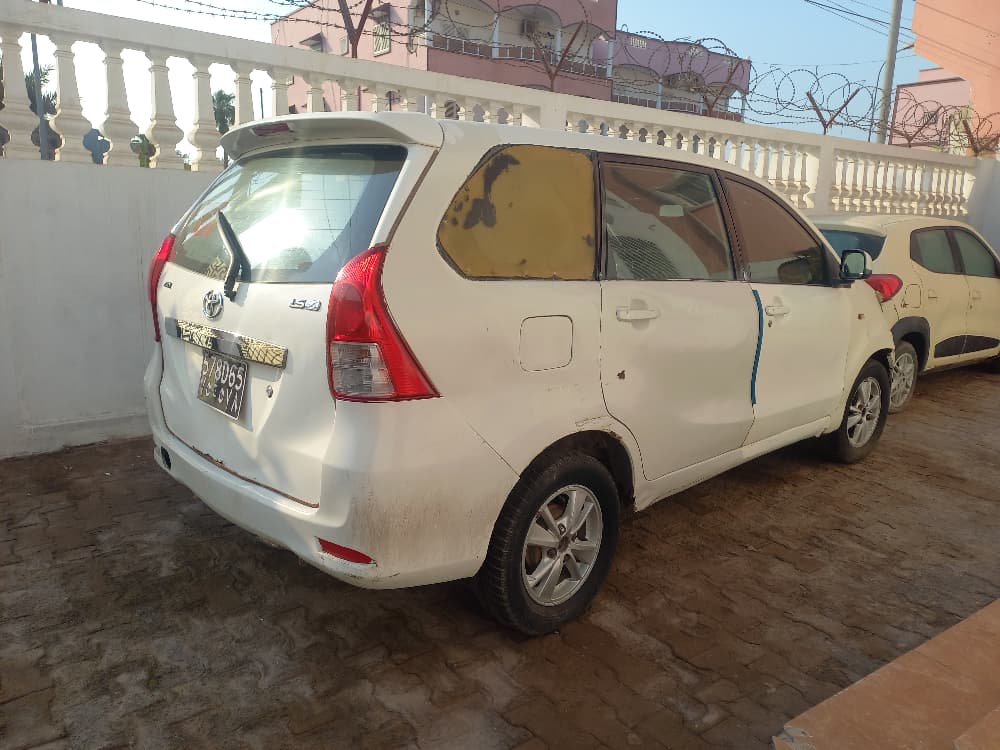 Toyota Avanza 1.5G 2015 automatique - familiale spacieuse