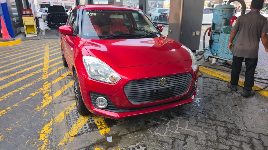 Suzuki Swift rouge, 20 000 km, automatique essence