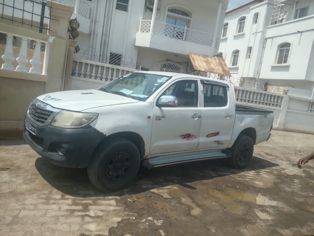 Toyota Hilux 4x4 double cabine, manuelle, à saisir