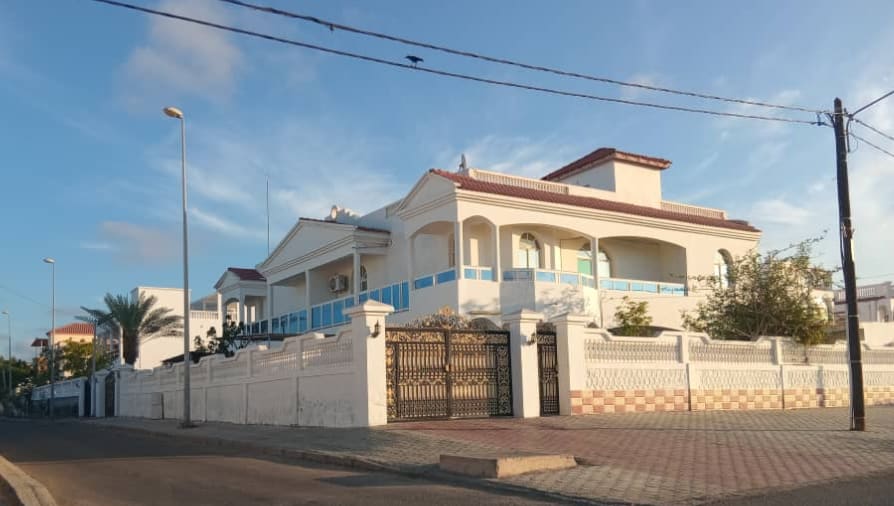 Villa F7 à louer à Haramous, idéale société ou famille