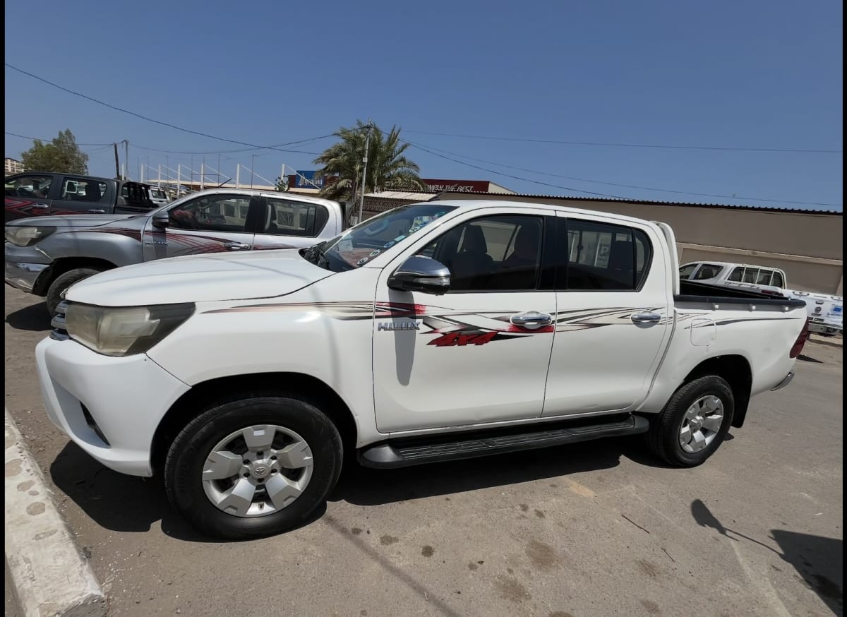À vendre : Toyota Hilux Toyota Hilux 2015 SR5 Full Option – Excellent état