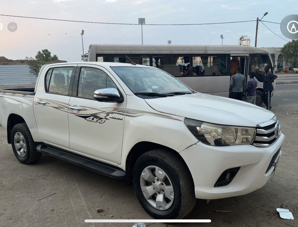 À vendre : Toyota Hilux Toyota Hilux 2015 SR5 Full Option – Excellent état