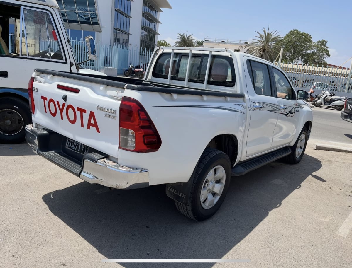 À vendre : Toyota Hilux Toyota Hilux 2015 SR5 Full Option – Excellent état