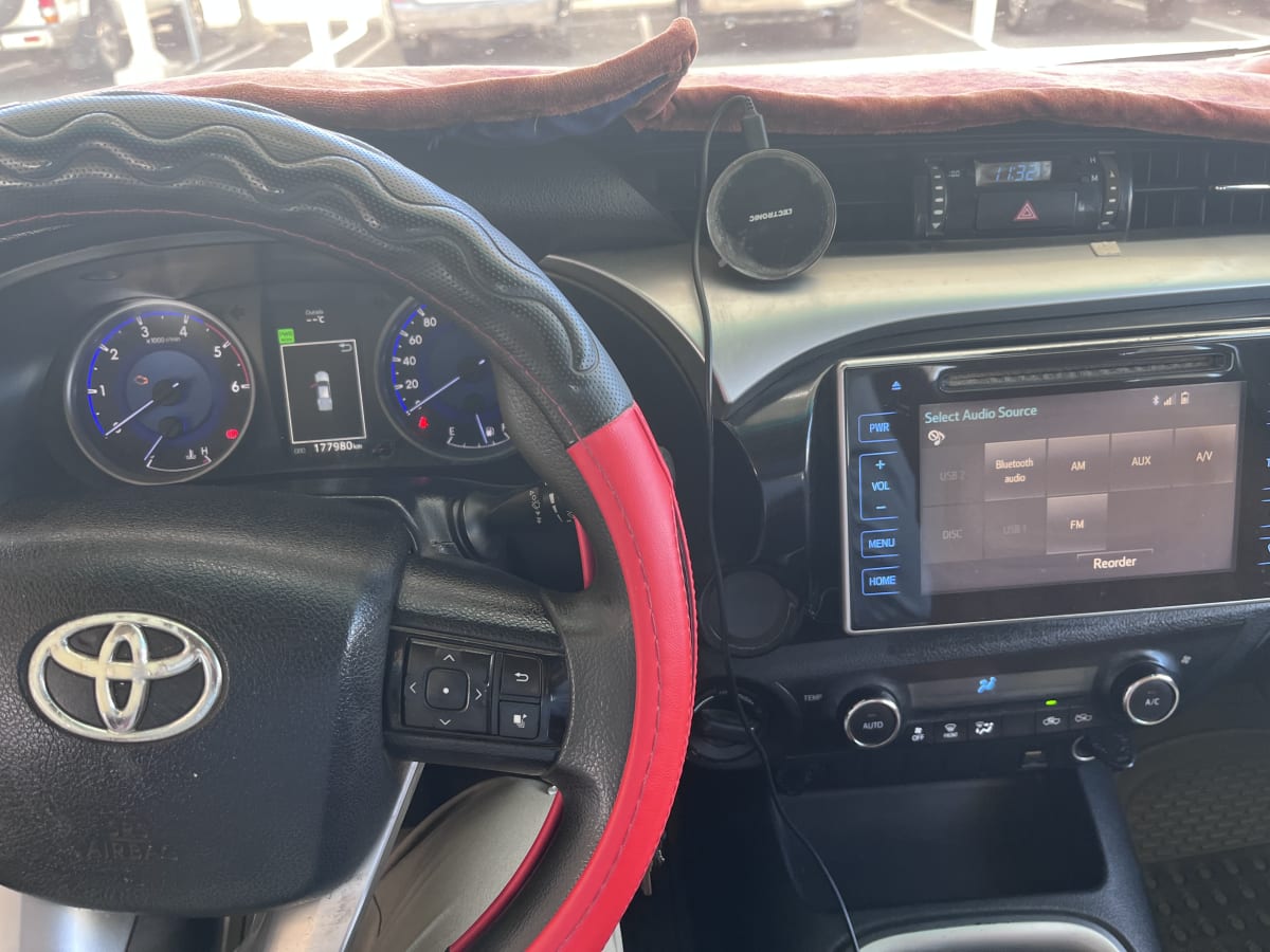 À vendre : Toyota Hilux Toyota Hilux 2015 SR5 Full Option – Excellent état