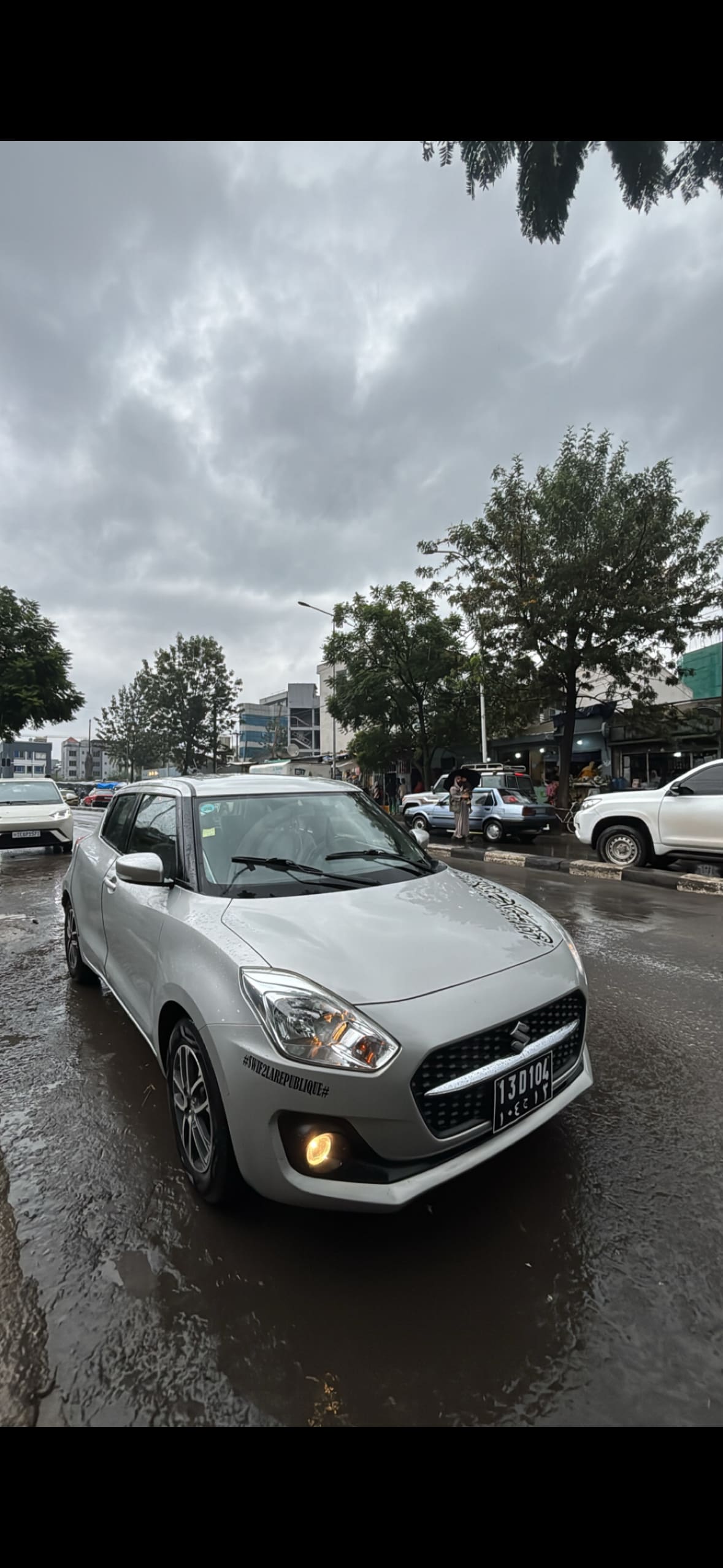 Suzuki Swift grise en excellent état, sans défaut