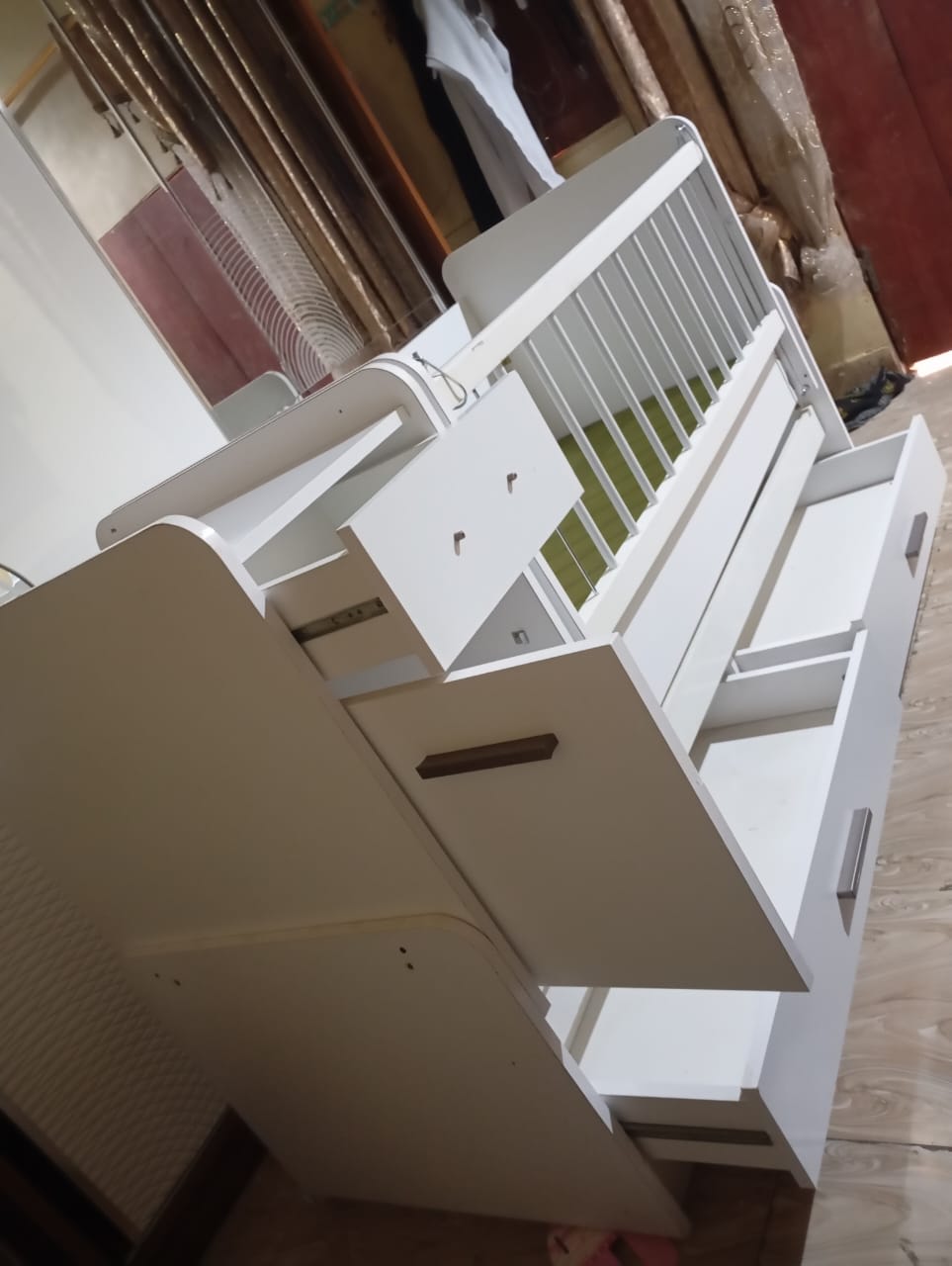 Lit bébé multifonctionel 