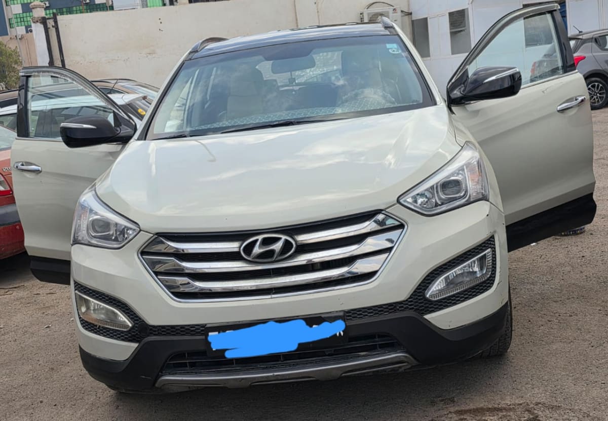 Hyundai Santa Fe beige blanc, bien entretenue