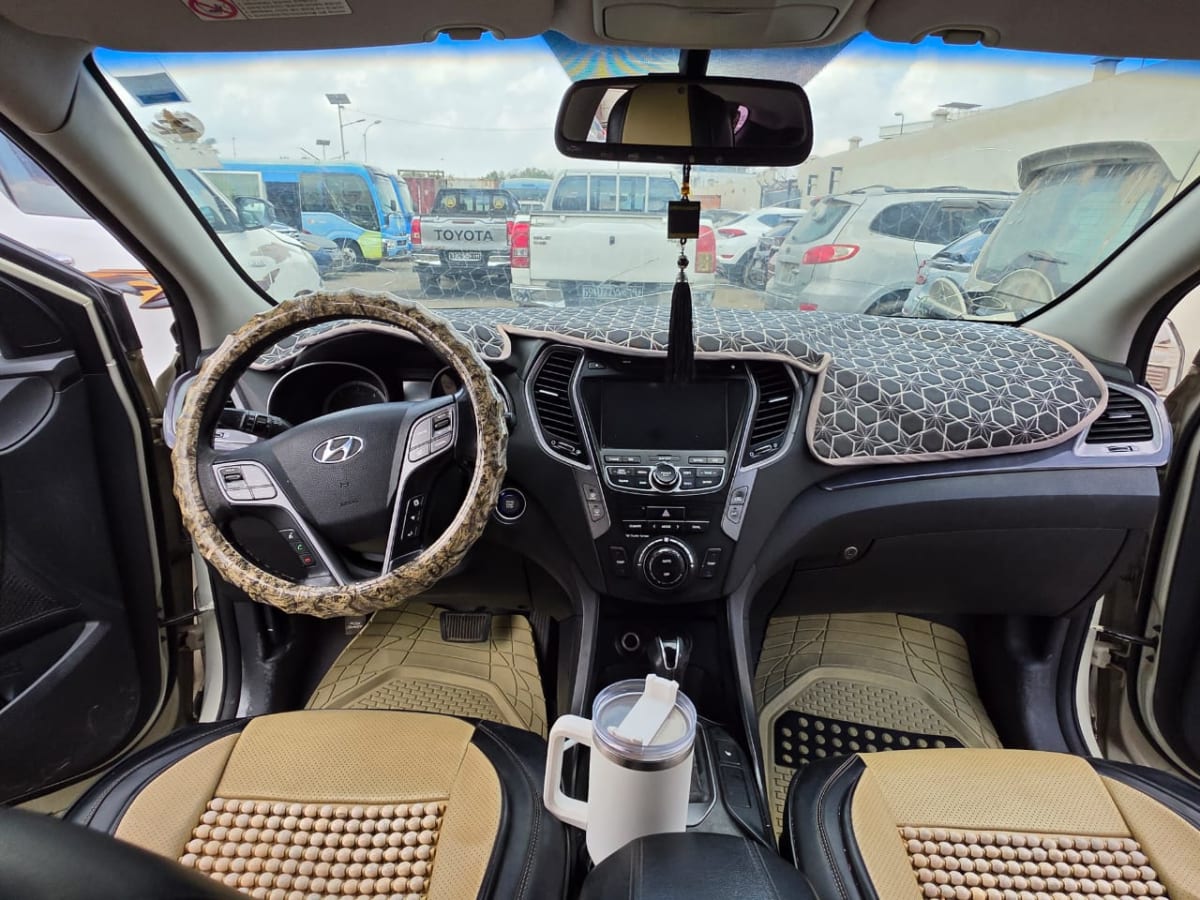 Hyundai Santa Fe beige blanc, bien entretenue