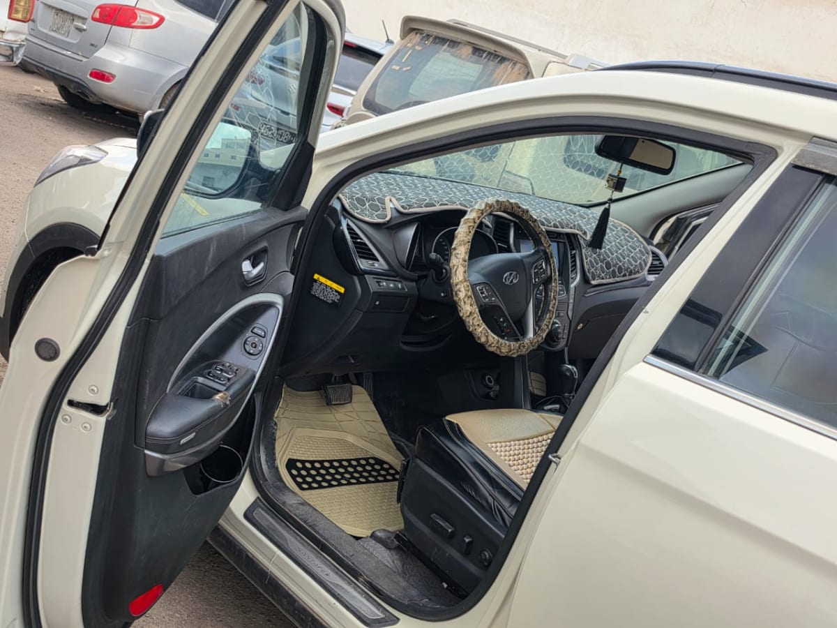 Hyundai Santa Fe beige blanc, bien entretenue