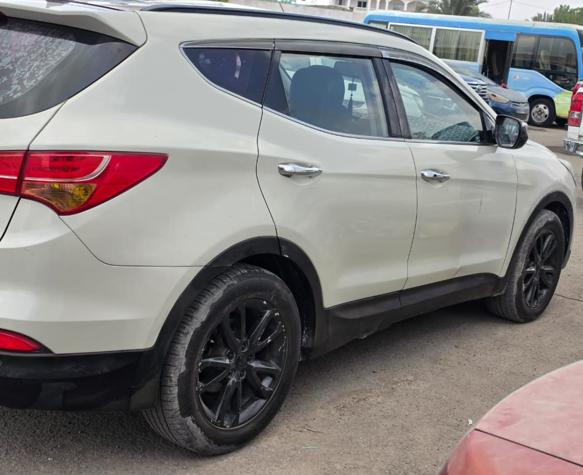 Hyundai Santa Fe beige blanc, bien entretenue