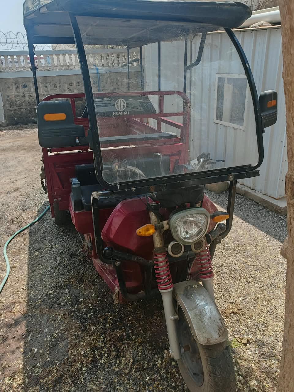 Tricycle motorisé Huaihai avec benne, à saisir