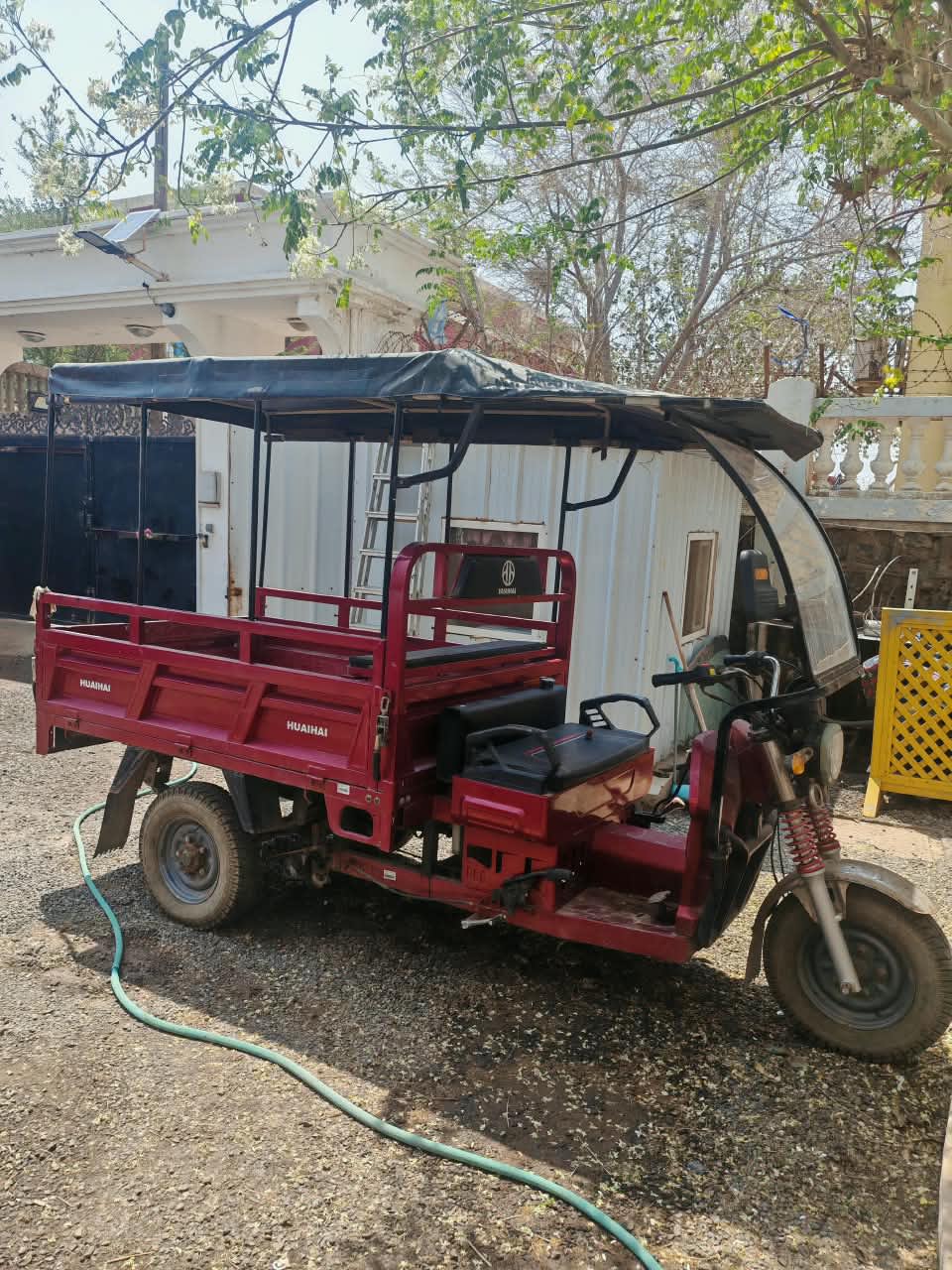 Tricycle motorisé Huaihai avec benne, à saisir
