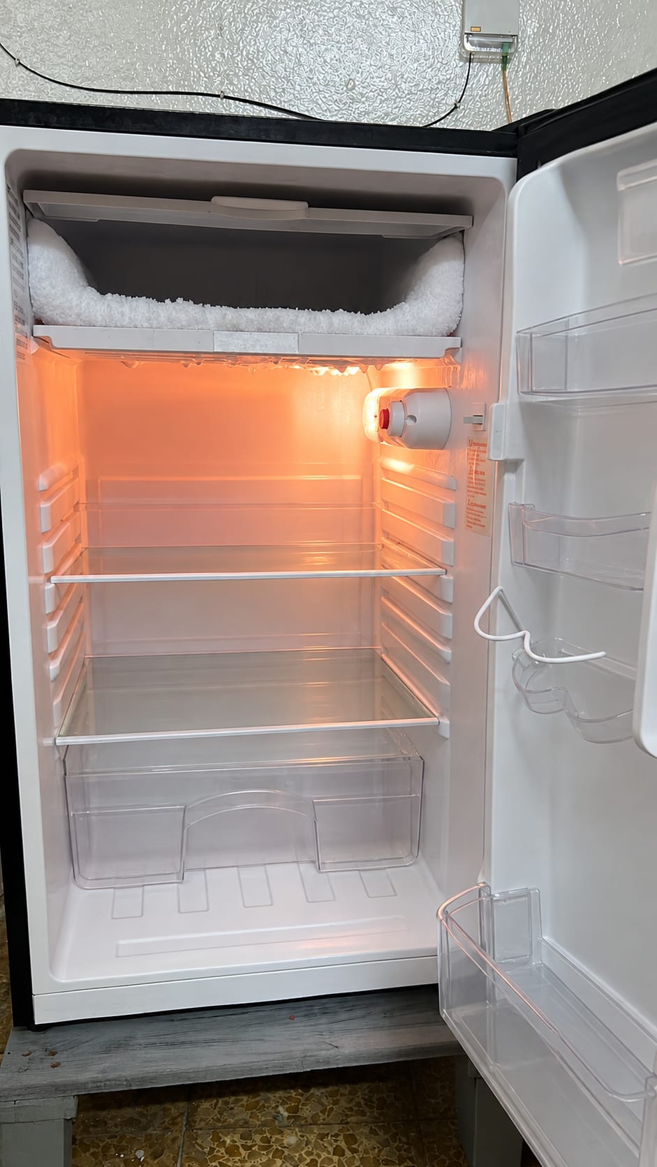 Mini frigo Magic Chef avec congélateur, utilisé 1 an