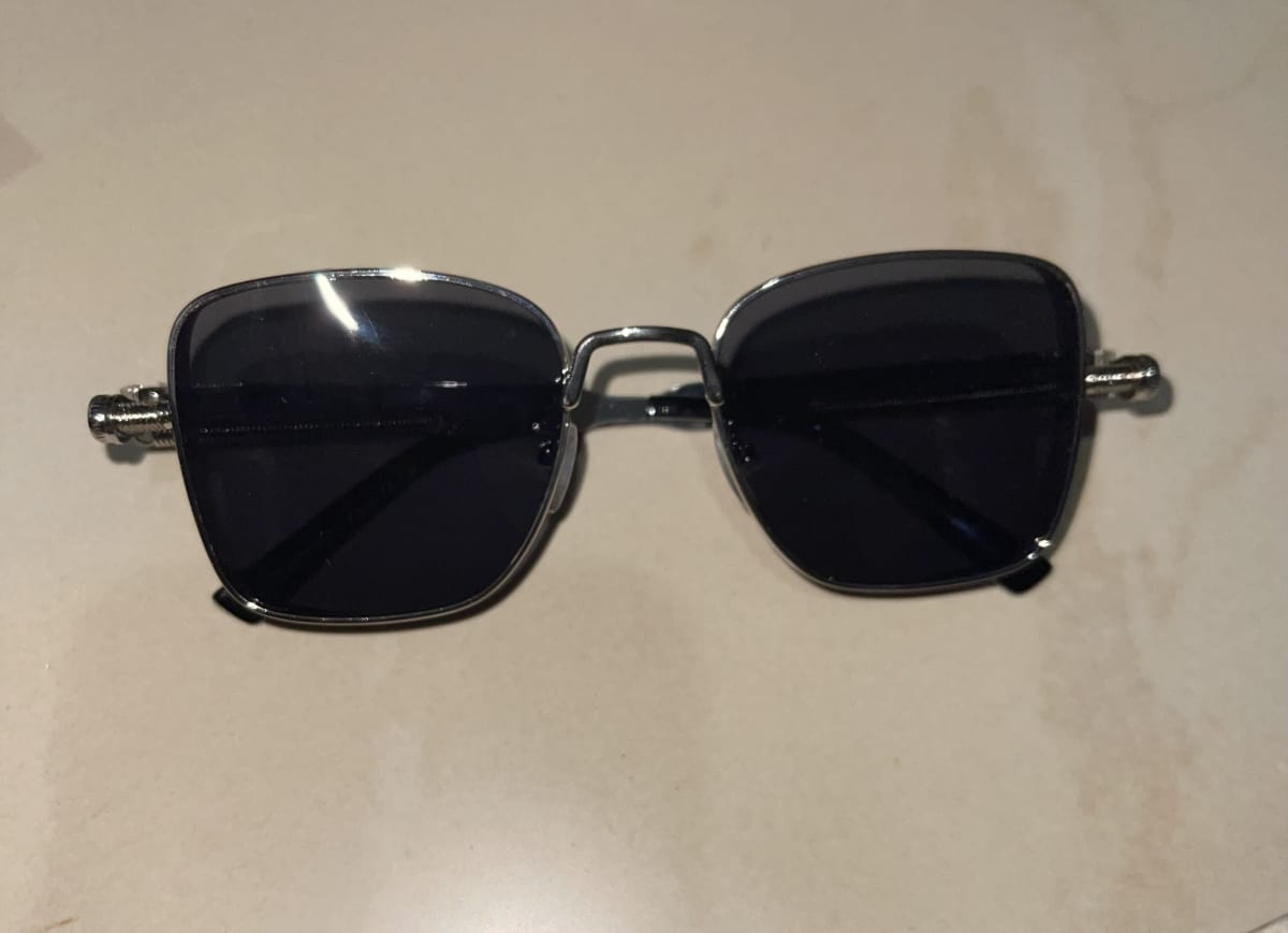 Lunettes de soleil monture argentée verres teintés