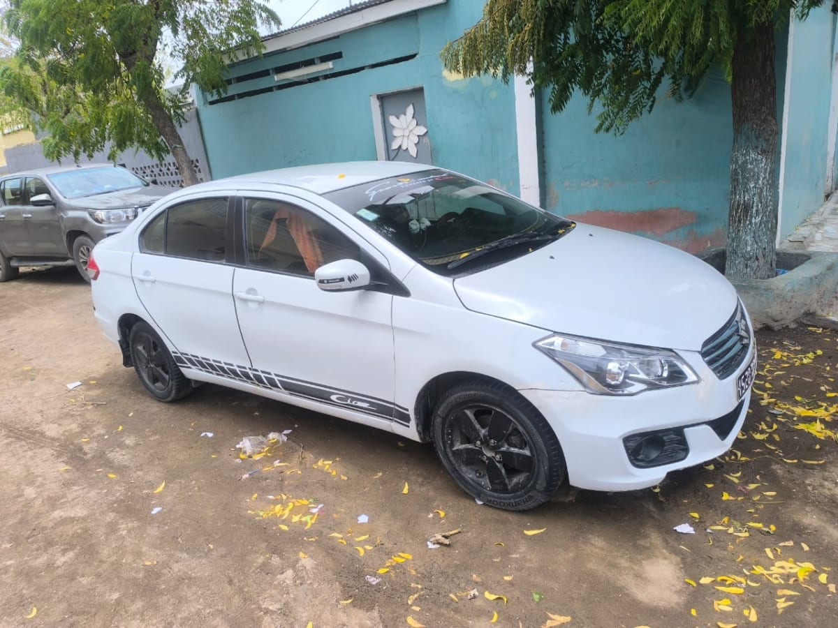 Suzuki Ciaz blanche, 113 000 km, essence, manuelle