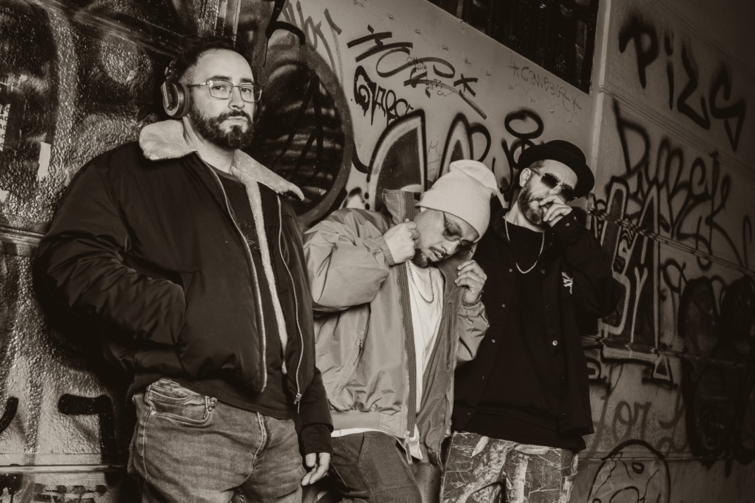 Dafonetick en material promocional de su álbum debut Prólogo