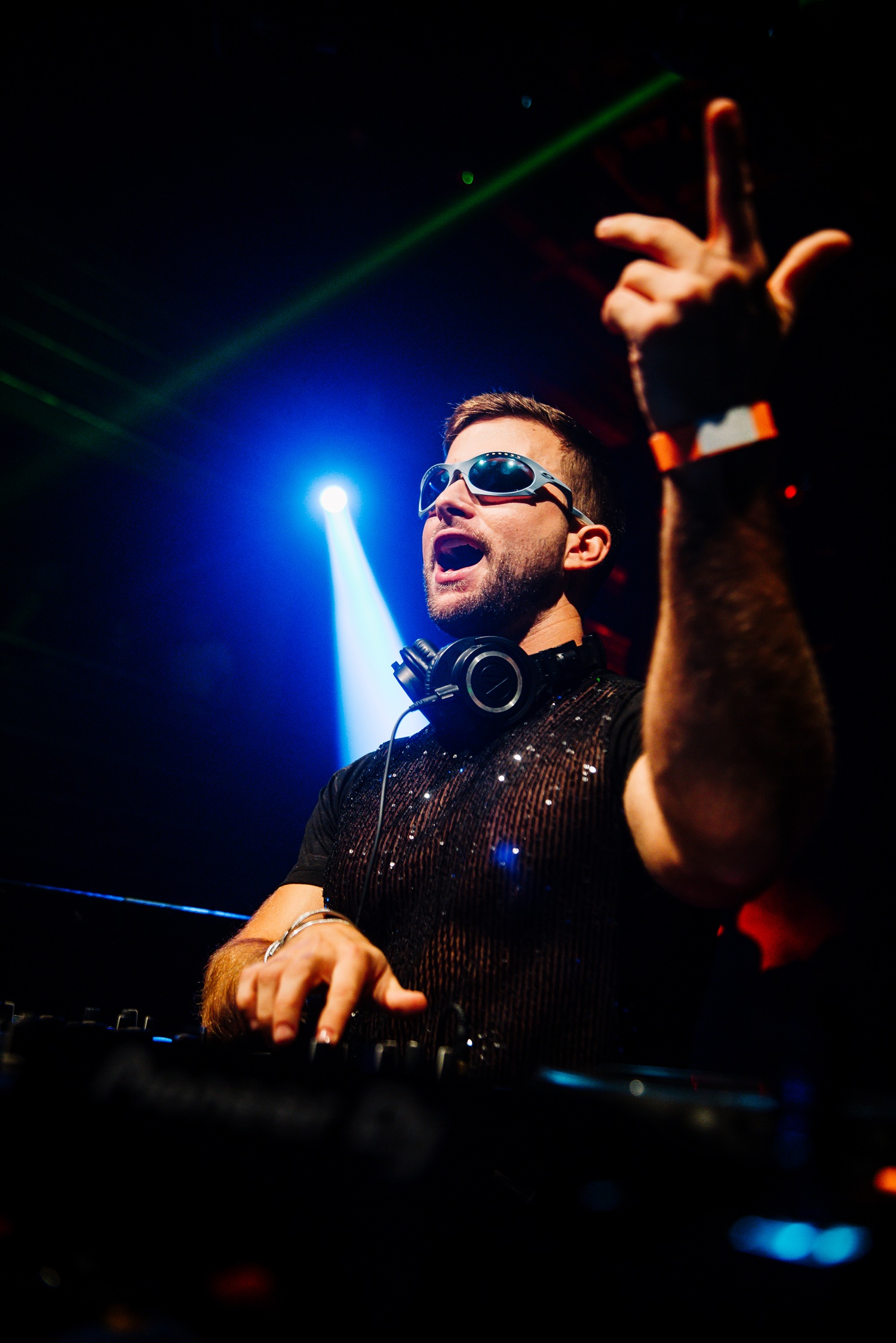 Fotografía oficial del DJ brasileño Erik Vilar difundida para prensa internacional