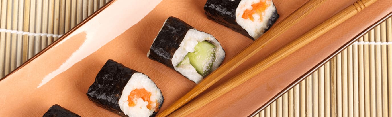 https://res.cloudinary.com/tkwy-prod-eu/image/upload/c_thumb,w_1376/f_auto/q_auto/v1703551140/static-takeaway-com/images/generic/categories/1_sushi/sushi_maki