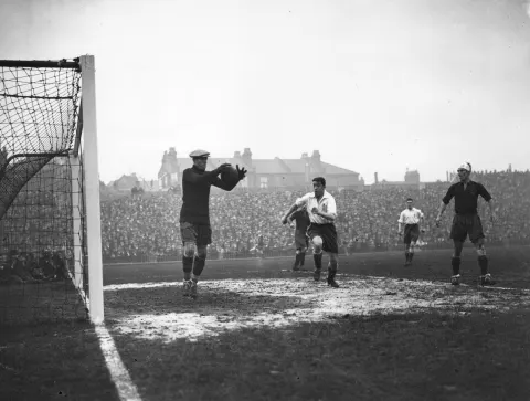 What The 'Perfect Goalkeeper' Looked Like 100 Years Ago