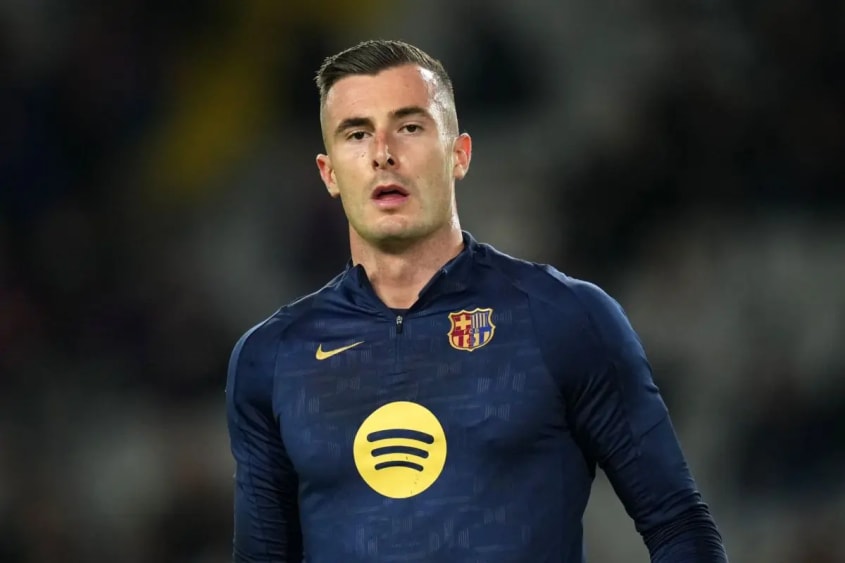 Could Barcelona goalkeeper Iñaki Peña's time at the Nou Camp be up?
