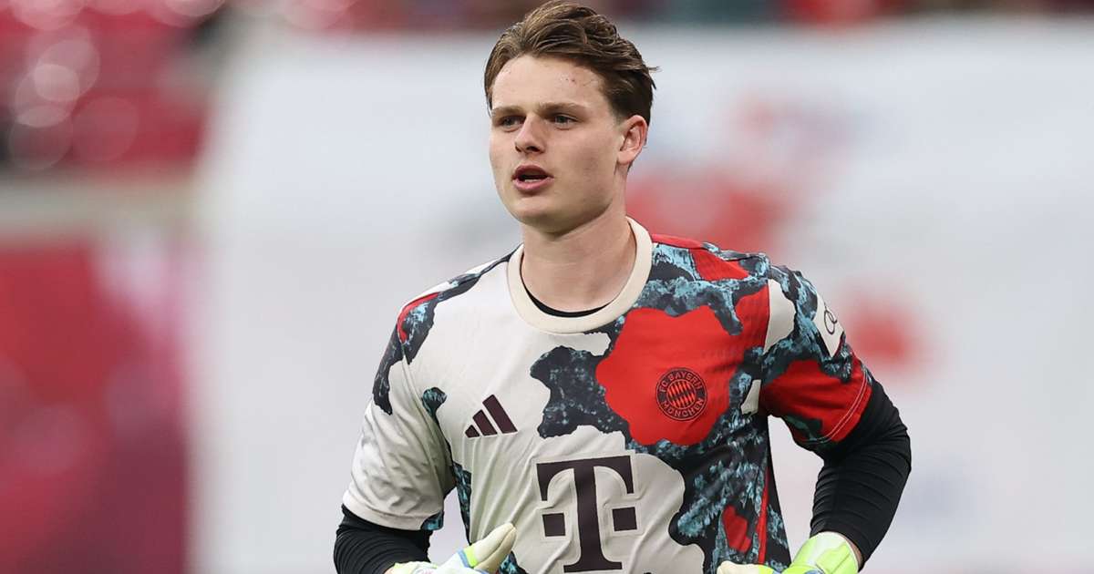 Bayern Goalkeeper Eyes Unique Double League Winners Medal