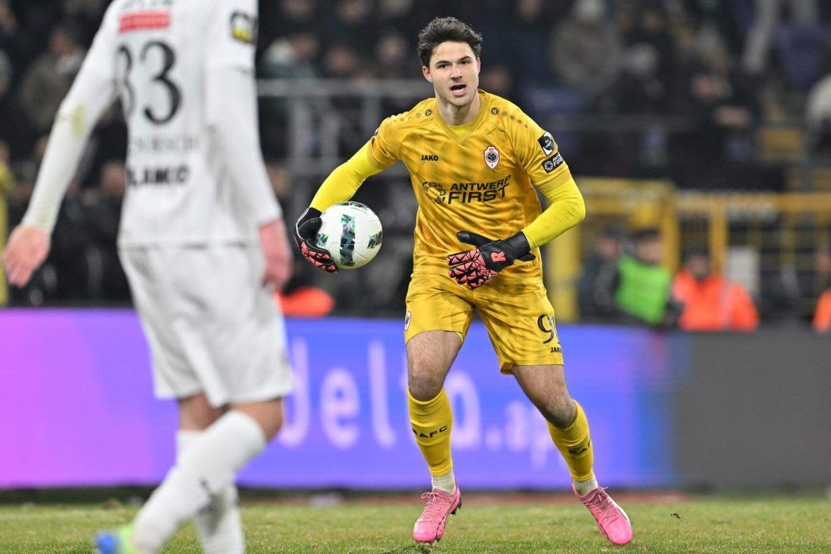 Man United And Leeds Reportedly Tracking Belgian Goalkeeper Lammens