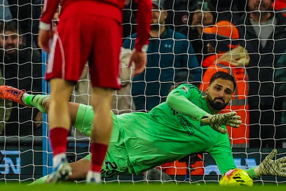 The Week in Goalkeeping 25: An Arsenal record, penalty save exploits, and Pope earns his England spot back