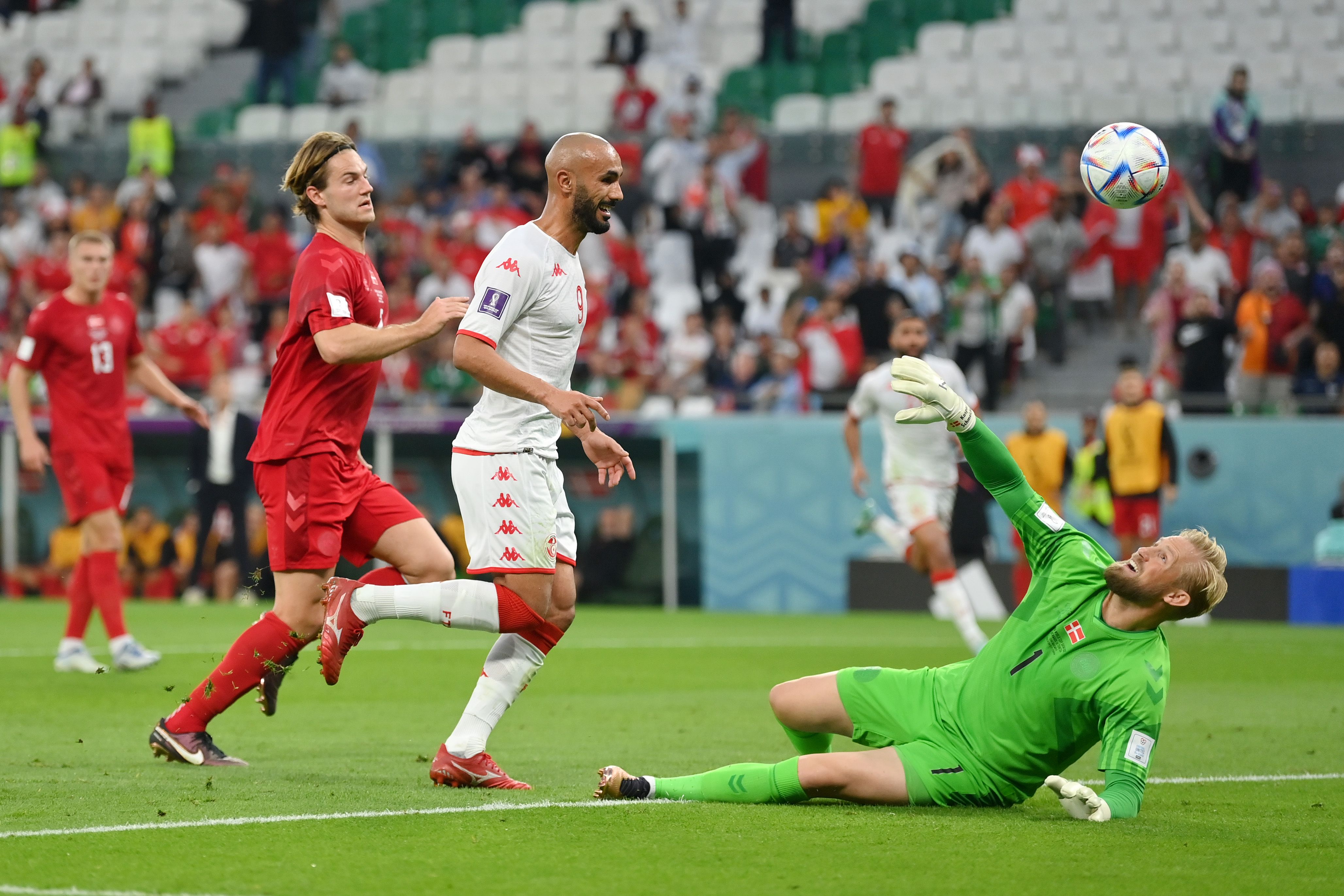 Schmeichel 1v1 save World Cup group stages Goalkeeper.com