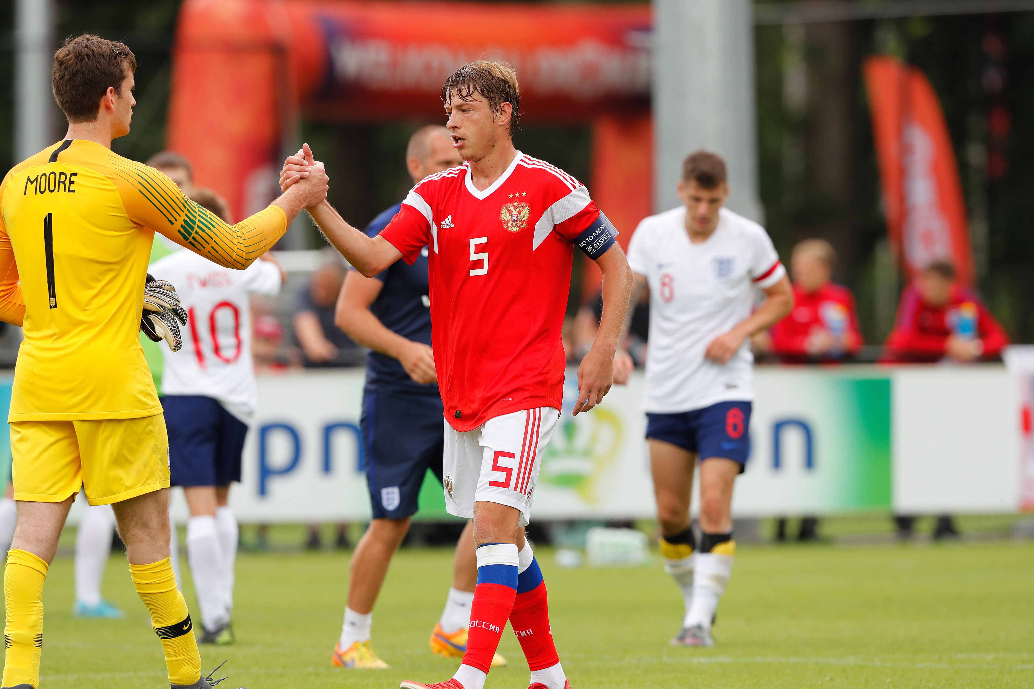 England Cerebral Palsy goalkeeper Giles Moore shaking hands with a Russian CP player (Goalkeeper.com)